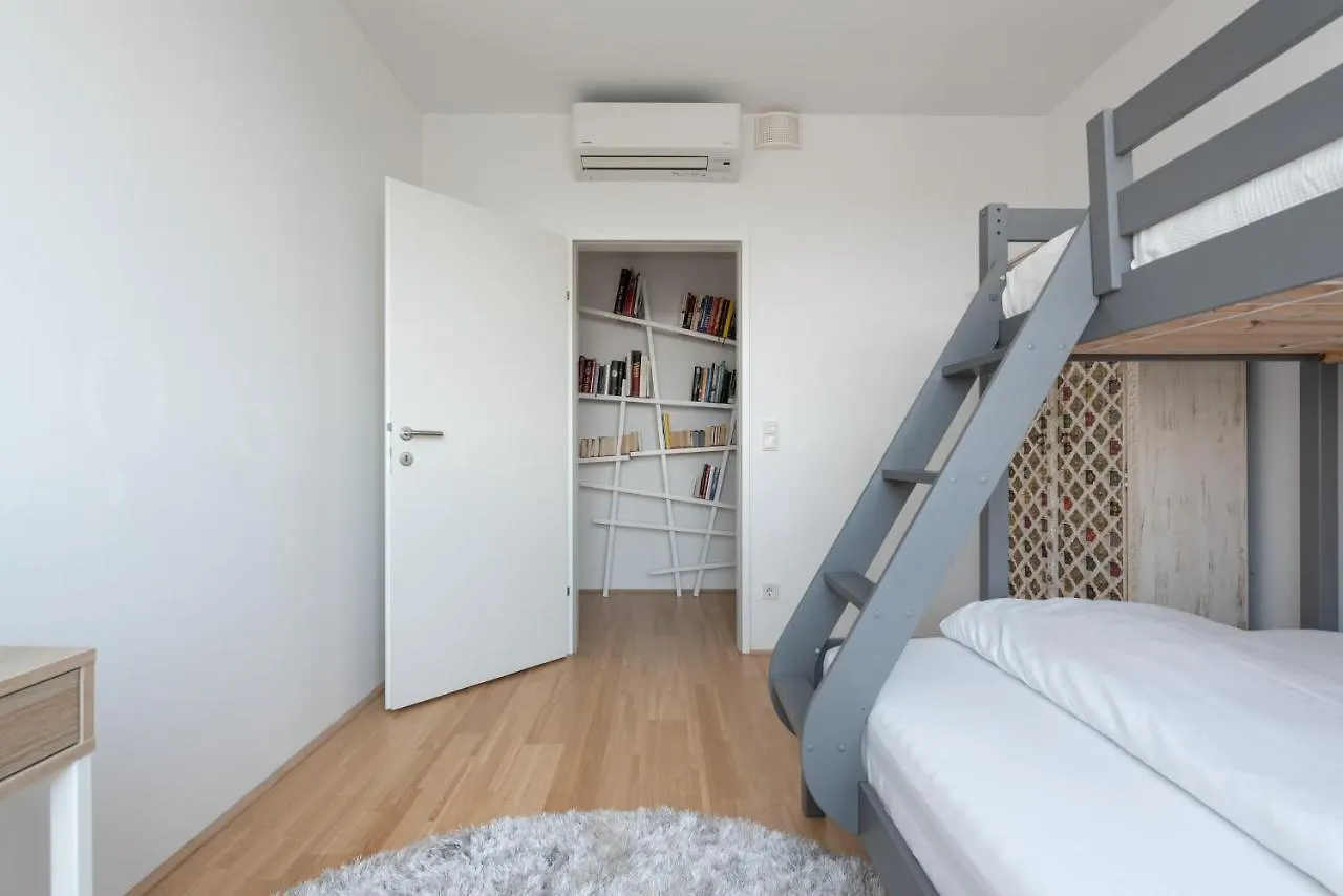 Luxus Ueber Den Wolken, 18. Stock Mit Klimaanlage Und Garage Apartment Vienna 0*,  Austria